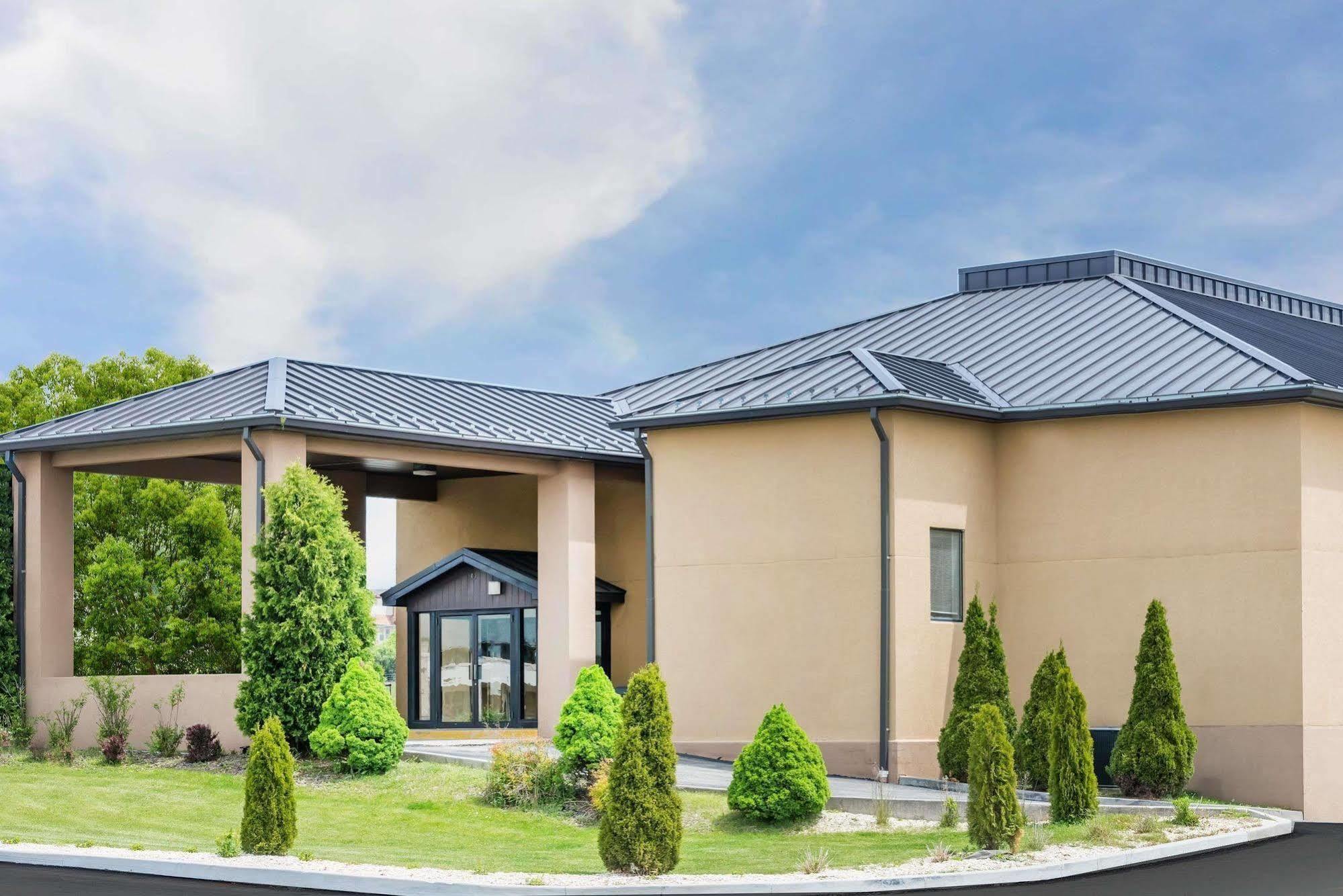 Super 8 By Wyndham Somerset Exteriér fotografie