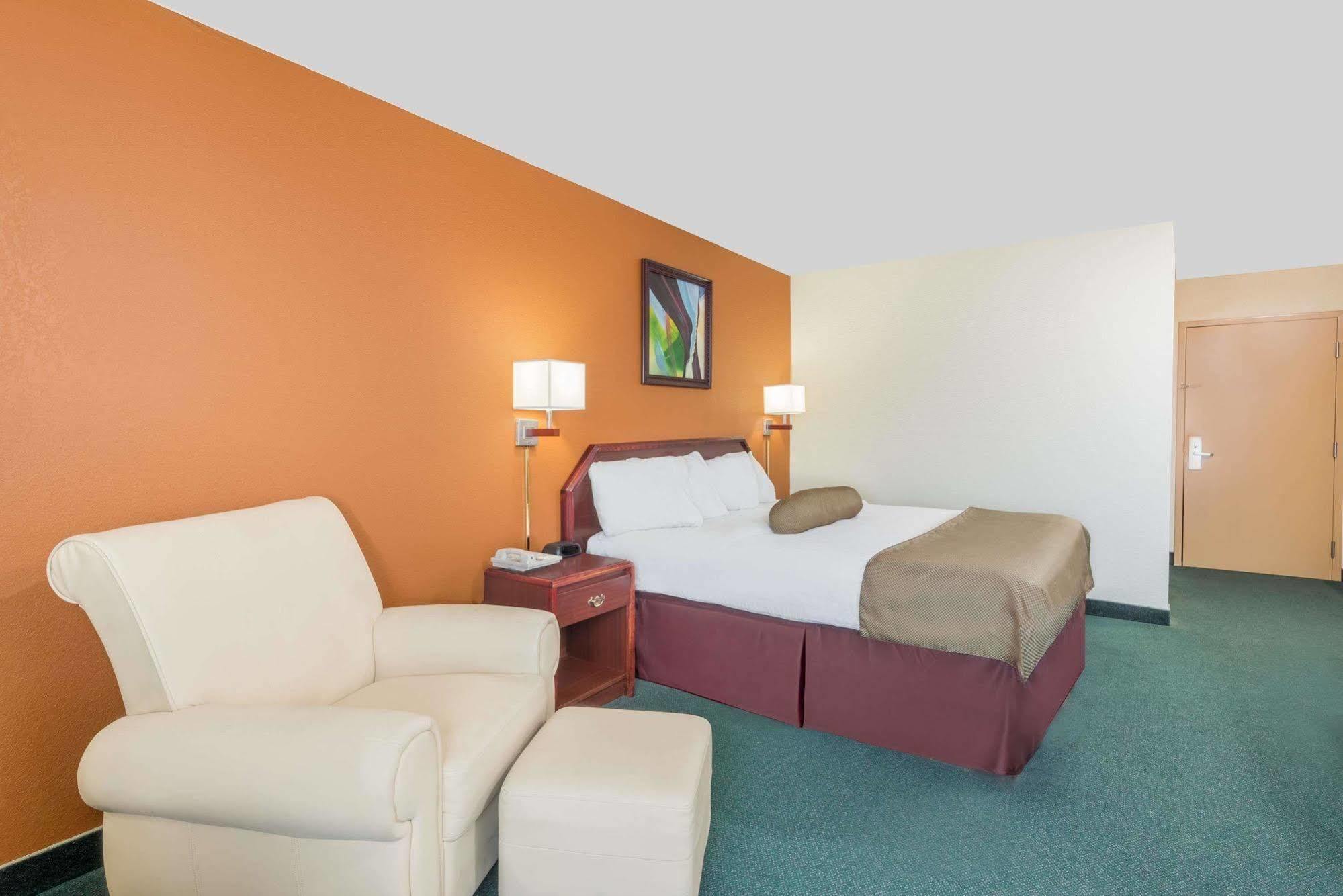 Super 8 By Wyndham Somerset Exteriér fotografie