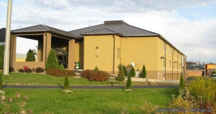 Super 8 By Wyndham Somerset Exteriér fotografie